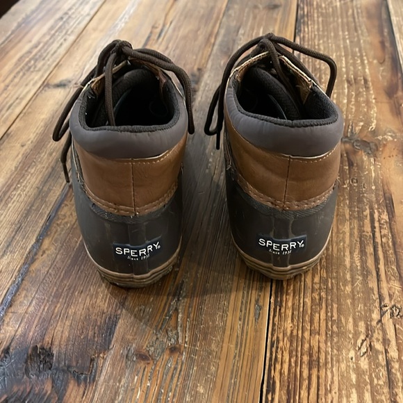 Boys Sperry boots, size 5. - Picture 3 of 6